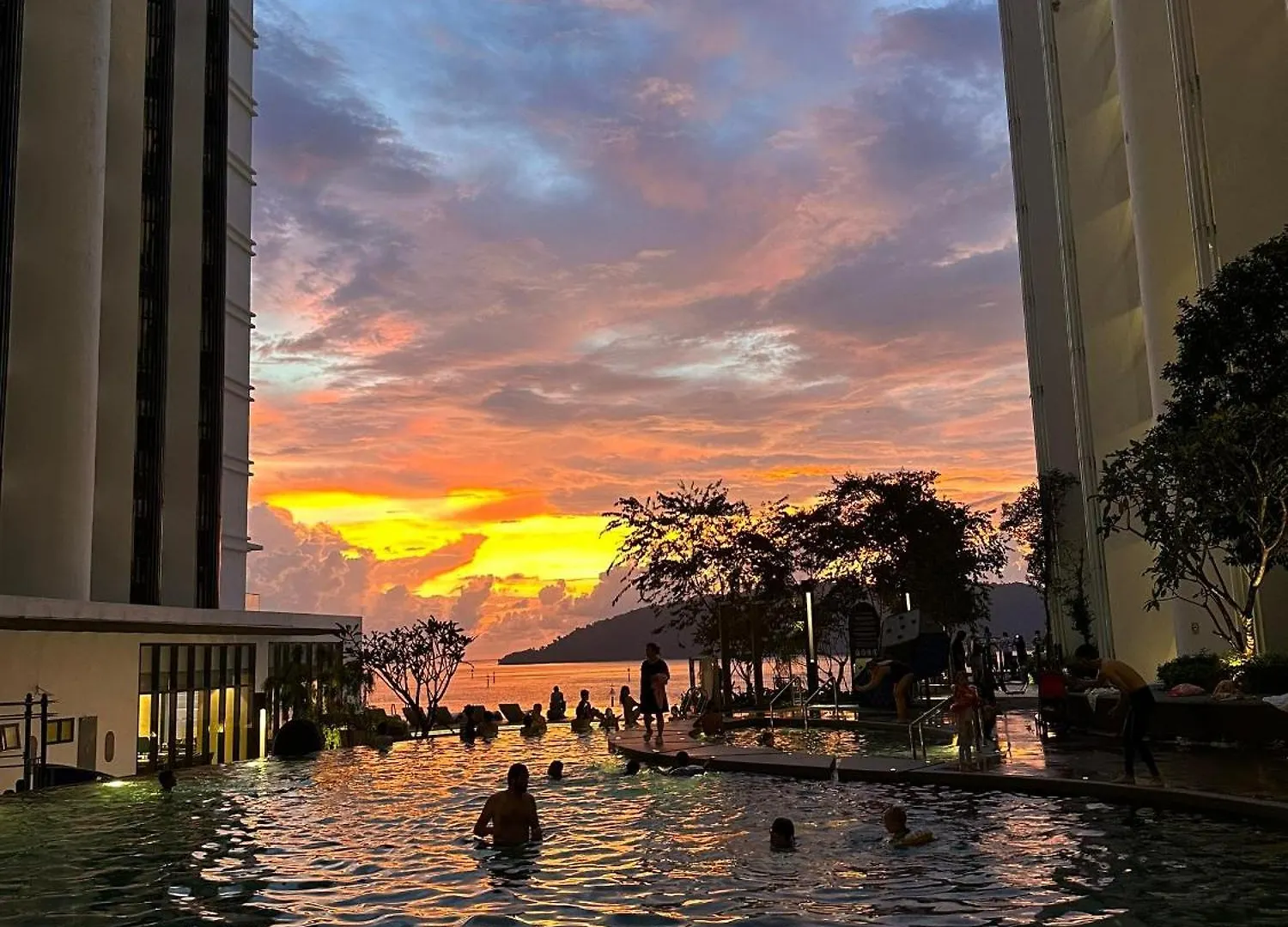 Summerset Seaview Studio Apartment At Kota Kinabalu City Centre 0*,
